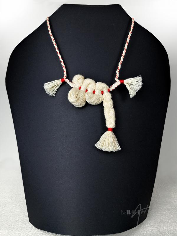 ● Textus szövött textilnyaklánc fonott bojttal●