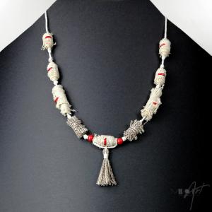 ● Textilnyaklánc varrott textilgyöngyökkel és kis bojttal●